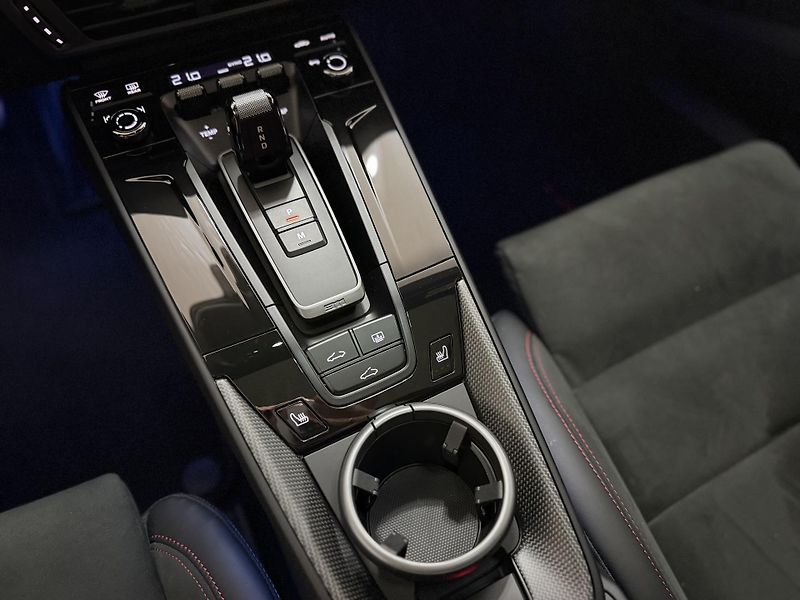 Porsche 911 Carrera 4 GTS PDK TOP  - fotka 26 z 48