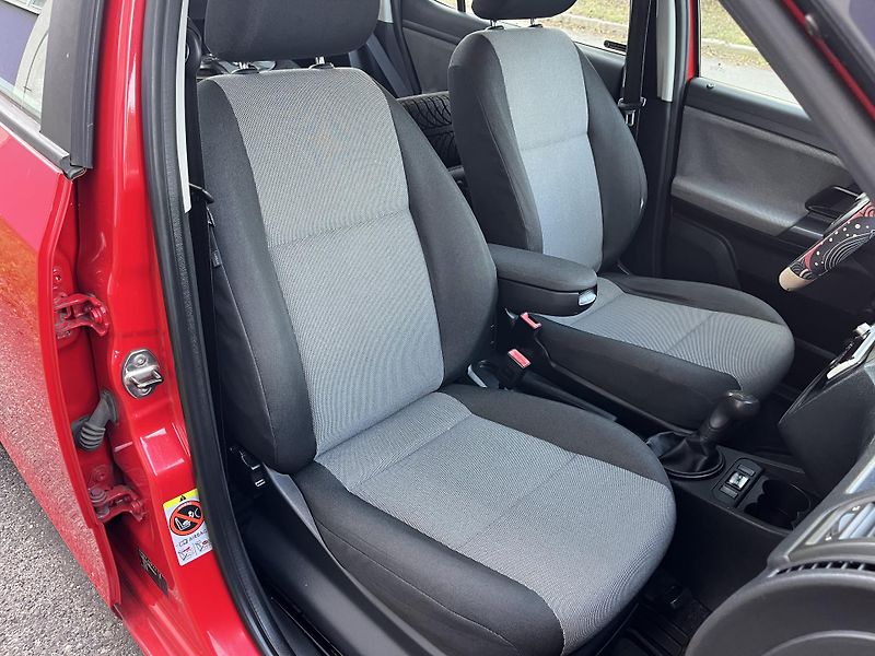 Škoda Fabia 1,2 HTP + pneu zima - fotka 22 z 26