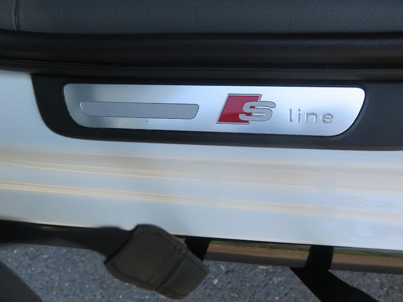 Audi A4 A4 2,0 TDI FULL S-LINE - fotka 14 z 23