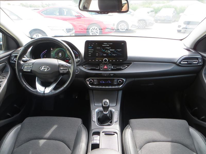 Hyundai i30 1,5 T-GDI M-Hev Style kombi - fotka 30 z 30