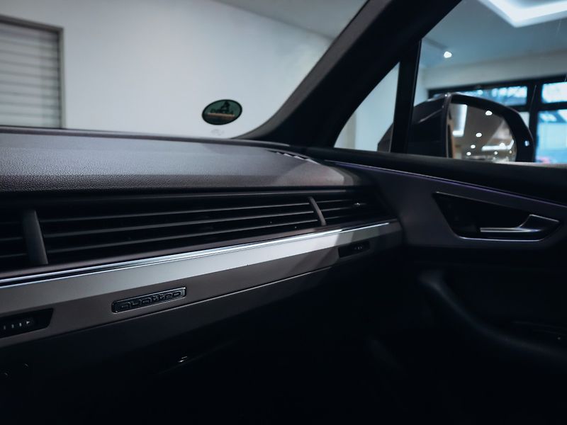 Audi Q7 3.0TDI, Quattro S-line 200kw - fotka 19 z 32