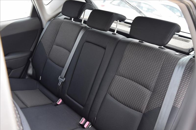Hyundai i30 1,6 CRDi 66KW COMFORT+ 2XKOLA - fotka 17 z 42