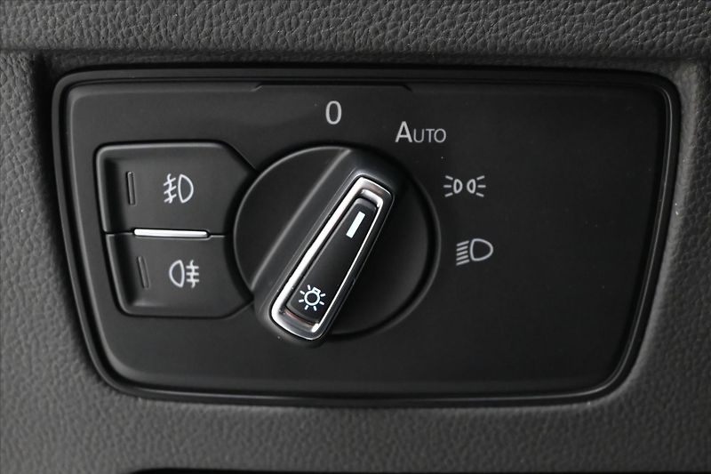 Volkswagen Passat 2,0 TDI 110 kW DSG Business Zá - fotka 27 z 32