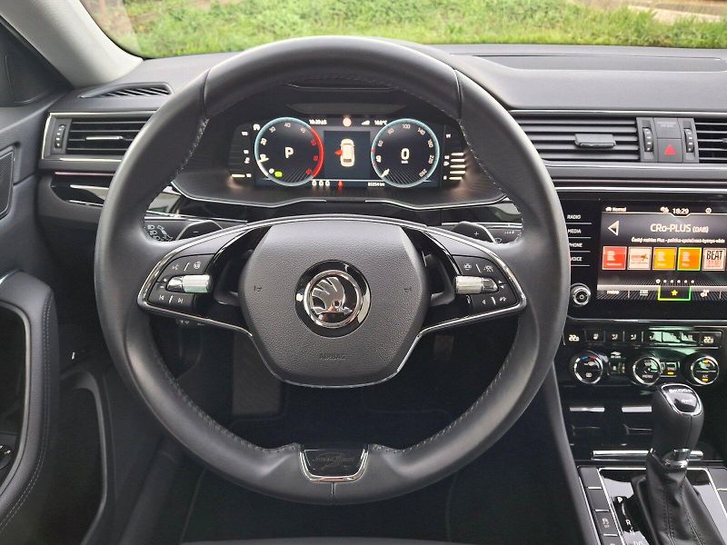 Škoda Superb (2023) Combi L&K DSG 4x4 2,0TDi 147kW - fotka 15 z 35