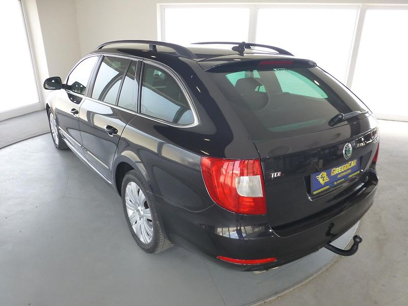 Škoda Superb (2013) 2,0TDI*VYHŘ.S*PARK.S**NAVIGACE - fotka 8 z 28
