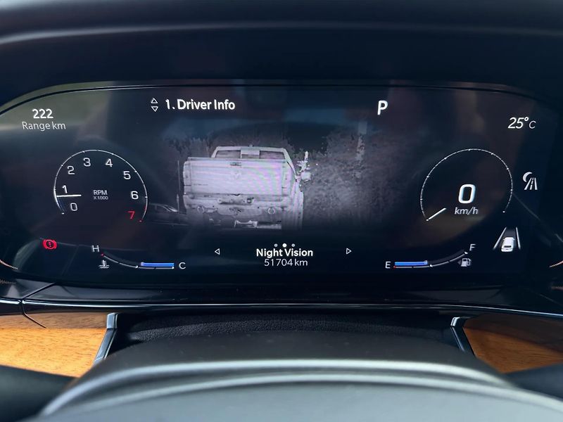 Jeep Grand Wagoneer (2022) + SERIES III + DPH + FULL + - fotka 31 z 36