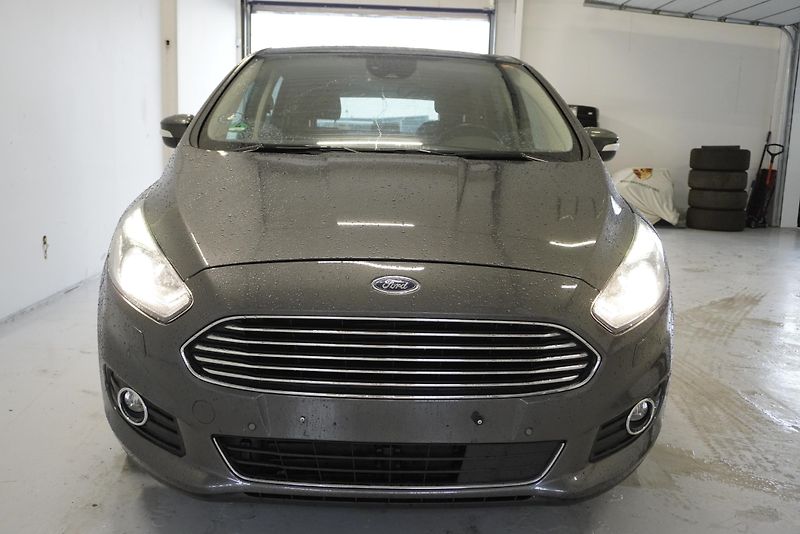 Ford S-MAX 2.0 140 kW TITANIUM,139 000KM - fotka 2 z 30