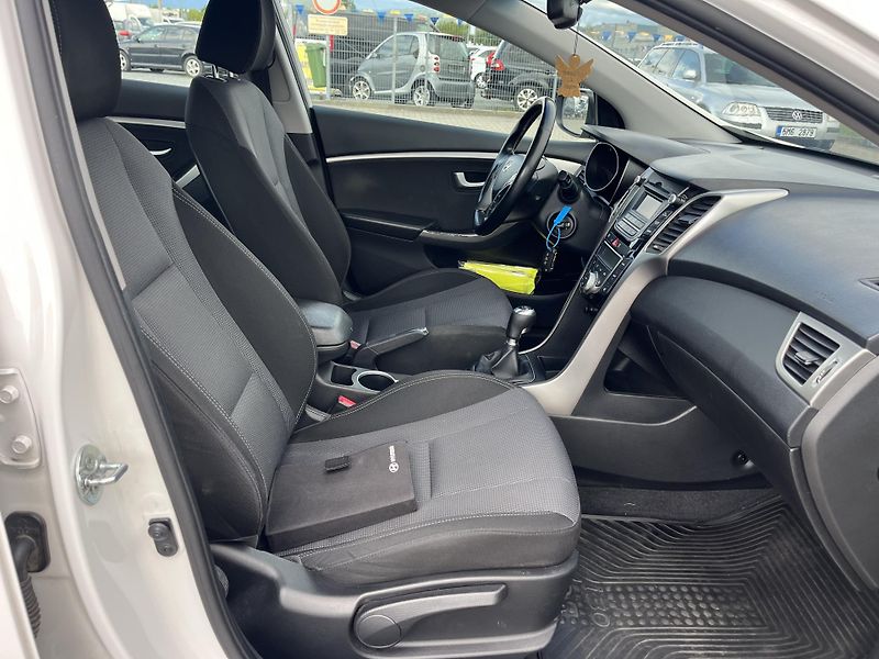 Hyundai i30 (2014) 1.6 CRDi -81kW - fotka 12 z 14