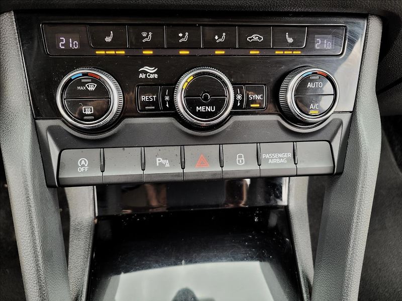Škoda Kodiaq 1,5 TSI,DSG,7míst,navi,výhřev - fotka 35 z 50