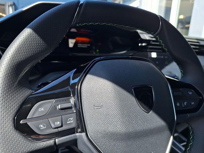 Peugeot 408 (2026) GT Hybrid 145 e-DCS6 - fotka 14 z 19