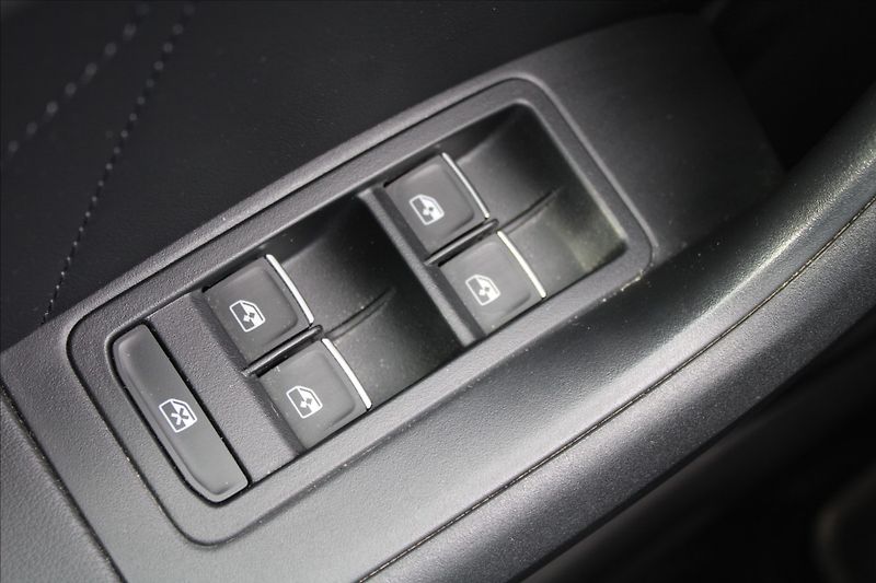 Seat Ateca 2,0 TDI  ČR,1.MAJ,A/T,4x4,FR - fotka 29 z 41