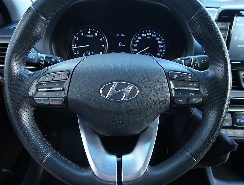 Hyundai i30 (2019) Style 1.4 T-GDI, Serv.kniha - fotka 15 z 19