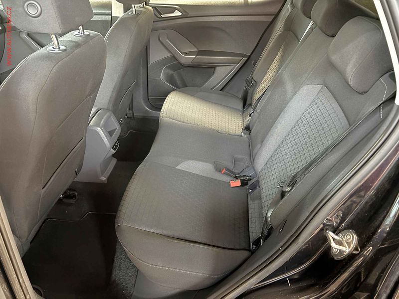 Volkswagen T-Cross (2021) 1.0 TSi, navi, autoAC - fotka 10 z 16