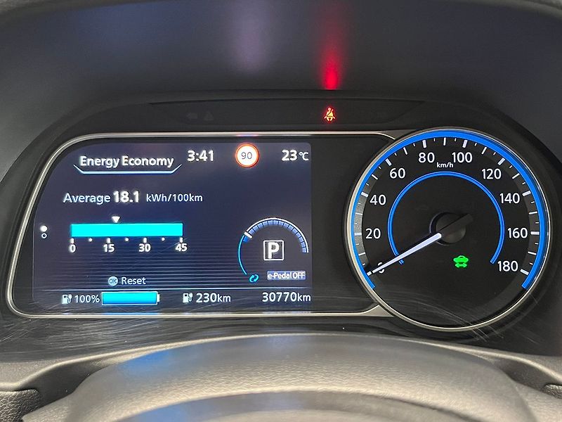 Nissan Leaf N-Connecta, 110 kW, 40kWh - fotka 13 z 72