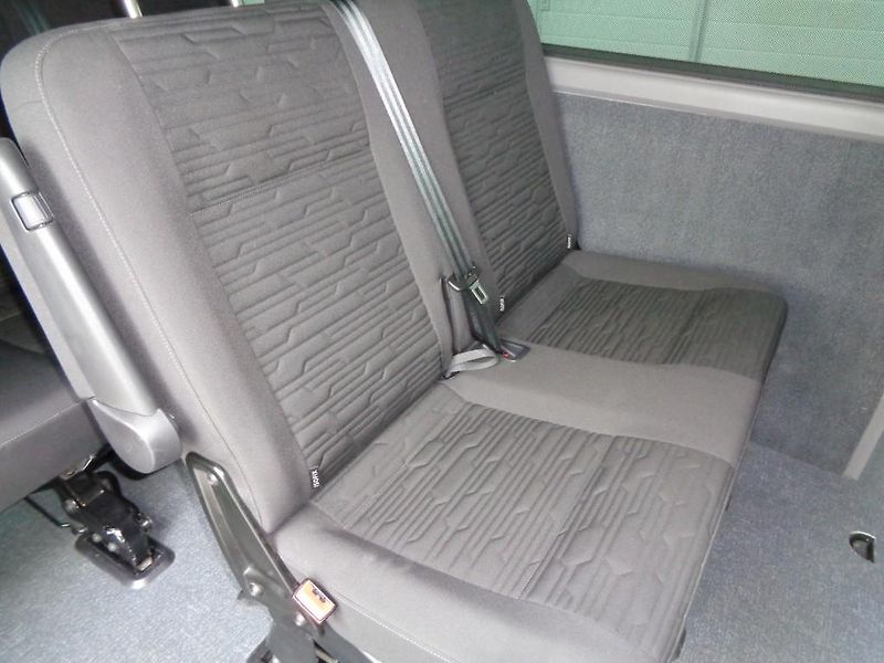 Volkswagen Caravelle 2.0 TDI Comfortline 110kW A7 - fotka 21 z 24
