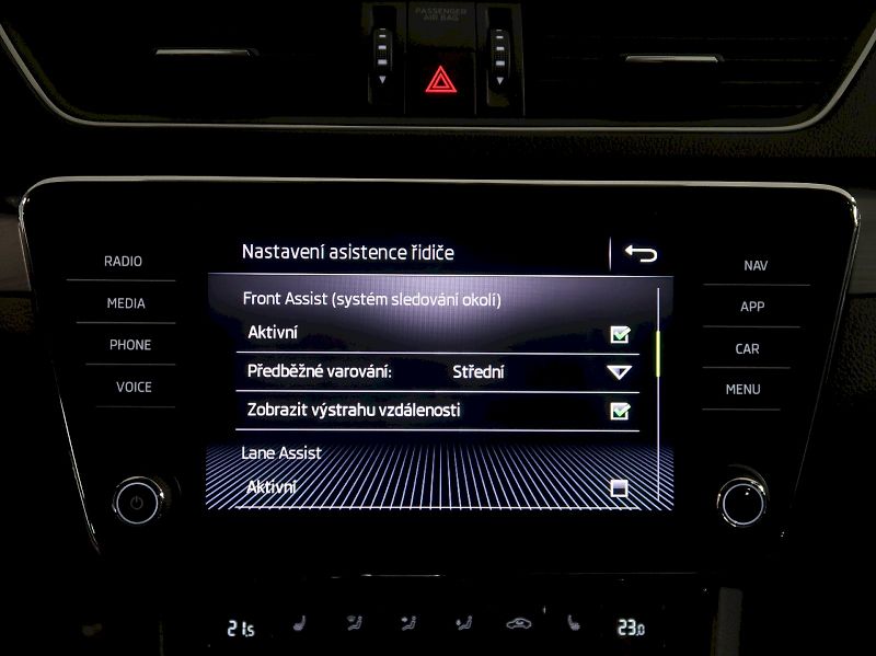 Škoda Superb (2019) STYLE 2.0TDI 140KW 4x4 DSG LED - fotka 31 z 47