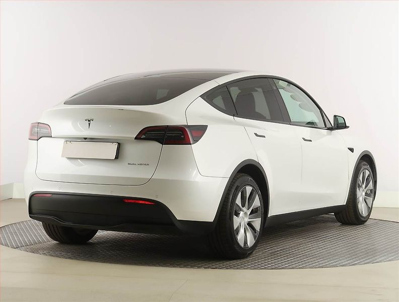Tesla Model Y (2022) Long Range AWD 79kWh, SoH 91% - fotka 5 z 33