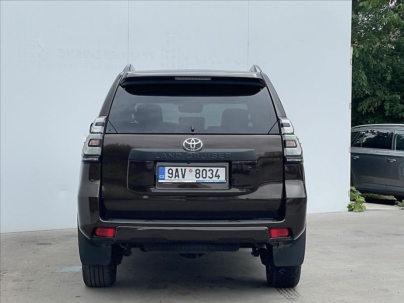 Toyota Land Cruiser 2,8 D4-D AT6 Executive NAVI - fotka 23 z 24