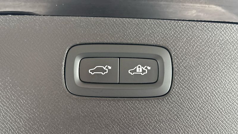 Volvo XC90 2.0 B5 AUT AWD Inscription - fotka 21 z 33