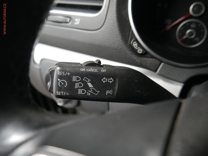 Volkswagen Golf (2012) 1.6.TDi 4x4, ČR, AC, park - fotka 16 z 21