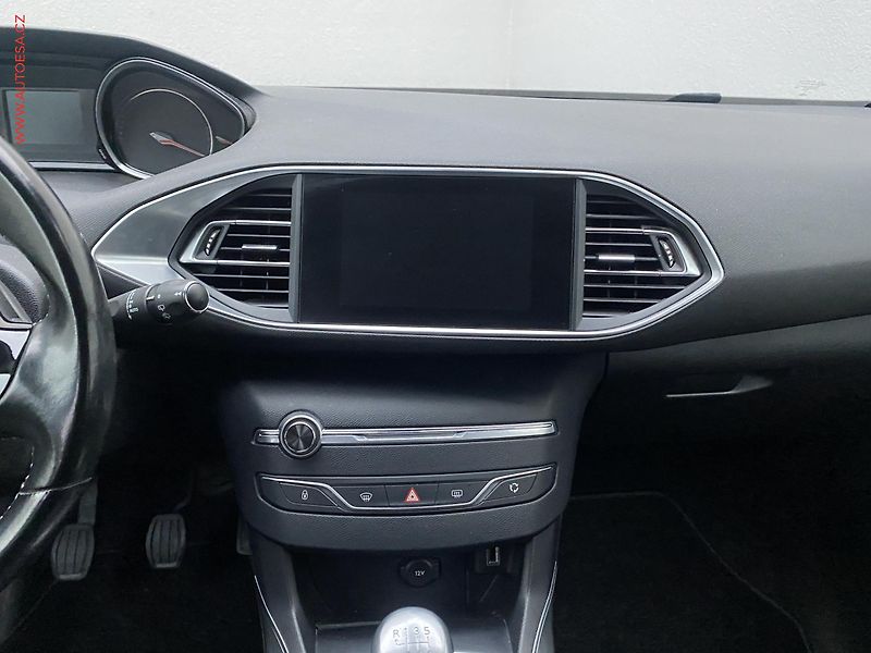 Peugeot 308 (2019) 1.5 HDi, Allure, navi - fotka 12 z 18