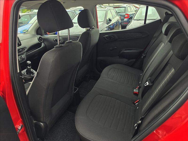 Hyundai i10 1,0 49KW vyhř. volat + sedadla - fotka 23 z 41