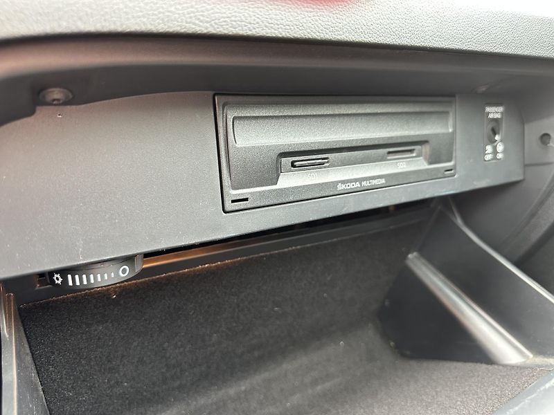 Škoda Octavia Combi 2.0 TDI DSG 4X4 Scout - fotka 24 z 29