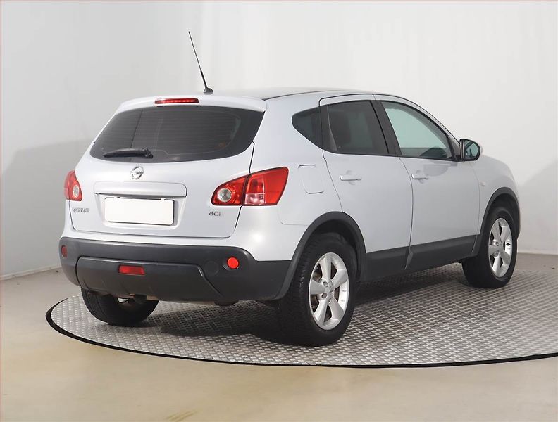 Nissan Qashqai (2009) 2.0 dCi, 4X4, Tempomat - fotka 5 z 14