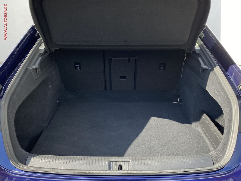 Volkswagen Arteon (2019) 2.0 TSi 4Motion, 1.maj,ČR - fotka 16 z 27