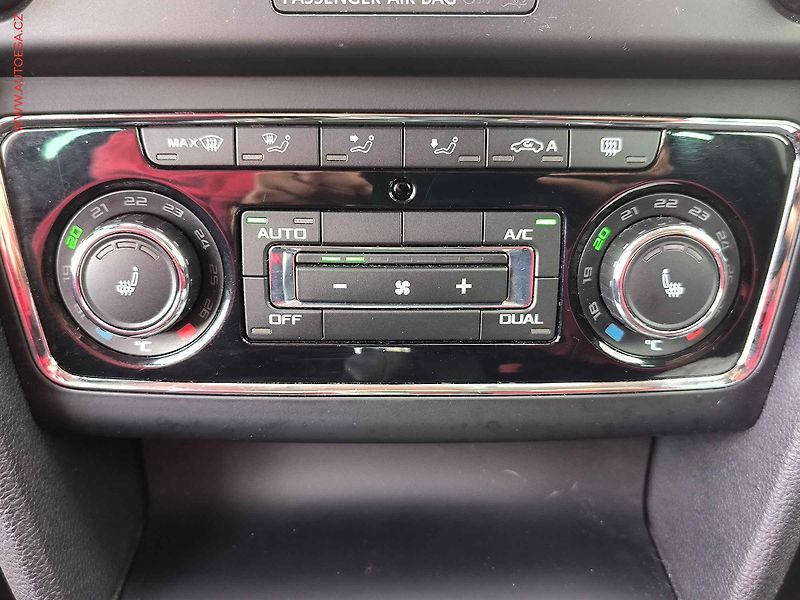 Škoda Superb (2015) 2.0 TDi, Bixenon, park.čidla - fotka 14 z 19