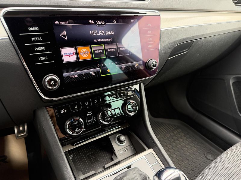 Škoda Superb  2.0 TDI 147kW Style Combi DSG - fotka 22 z 34