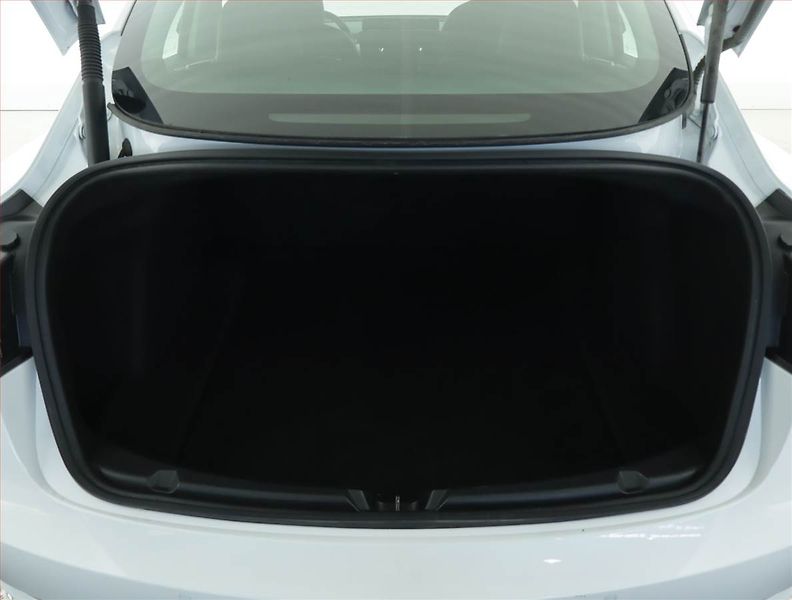 Tesla Model 3 (2021) Performance 82kWh, SoH 85% - fotka 14 z 22