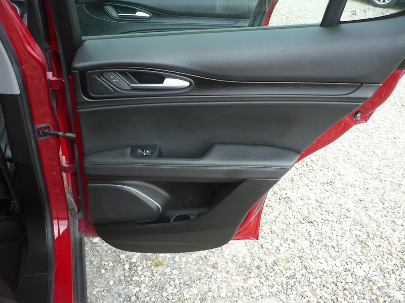 Alfa Romeo Stelvio 2.0T Q4 Kamera Klima - fotka 32 z 33