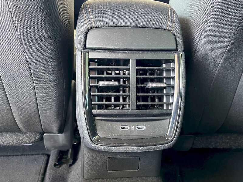 Škoda Kamiq (2025) 1.5 TSI 110kW Top Selection - fotka 27 z 34