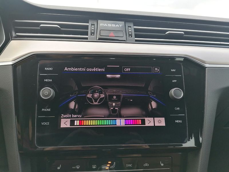 Volkswagen Passat (2021) 2.0 TDi DSG Elegance,Kůže,IQ - fotka 15 z 38