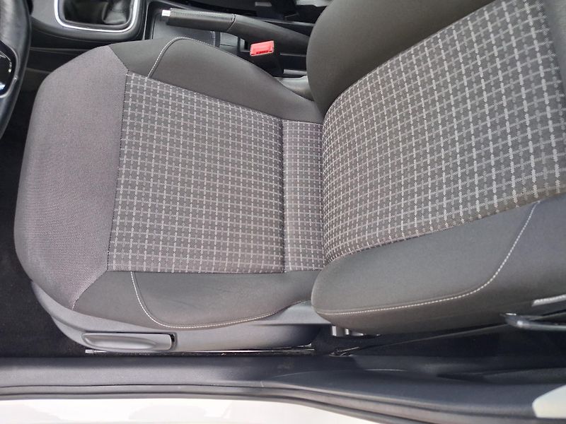 Volkswagen Polo (2016) 1,0MPi POUZE 65t.km! VYHŘ.SED. - fotka 34 z 45