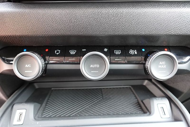 Citroën C4 1.2 Puretech 130 S&S MAN6 Feel - fotka 20 z 29