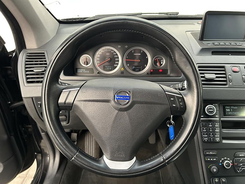 Volvo XC90 2.4 D5 4x4 Summmum - fotka 20 z 25