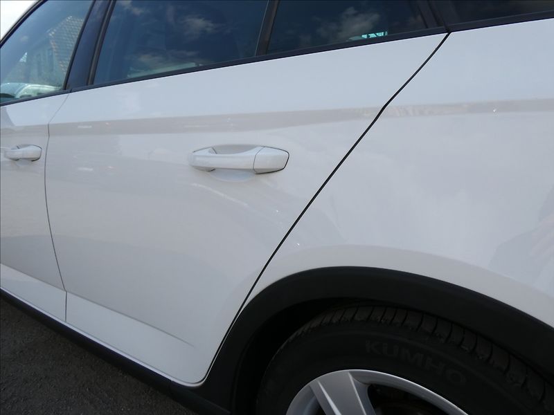 Škoda Fabia 1,2 TSi SCOUT 2x kola,1.majite - fotka 16 z 43