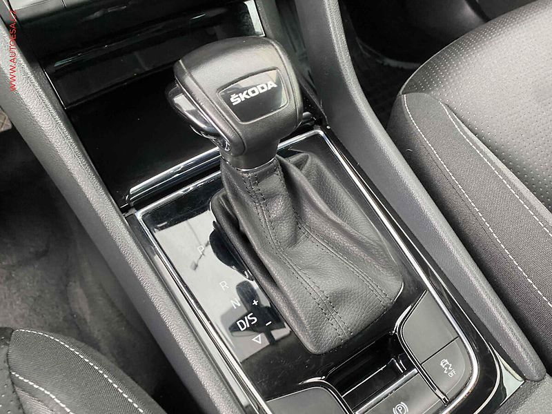 Škoda Karoq (2023) 2.0 TDi, Tour, DSG, LED, - fotka 15 z 18