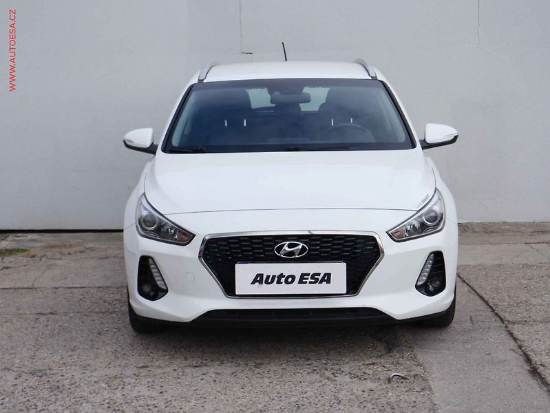 Hyundai i30 (2018) 1.0 T-GDI, ČR, STK3/28, AC - fotka 2 z 14