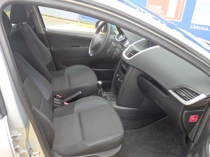 Peugeot 207 1,4 - fotka 8 z 15