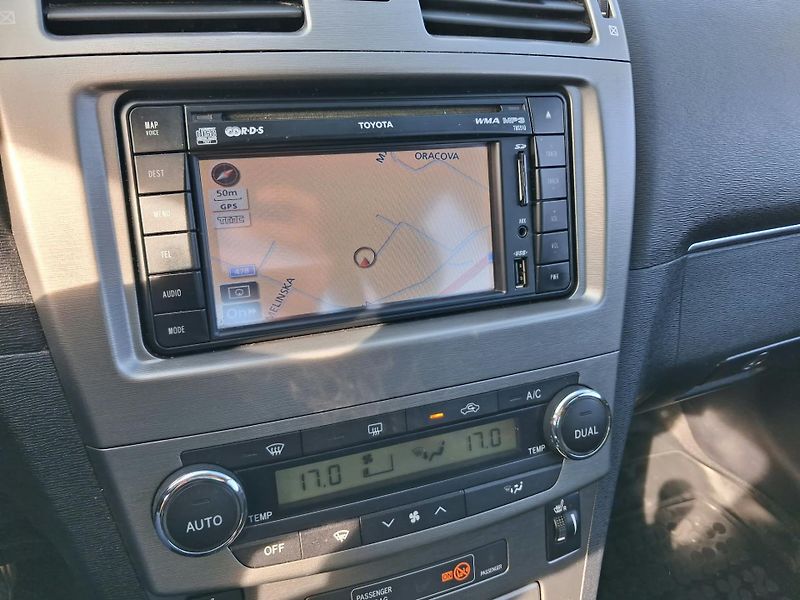 Toyota Avensis 1.8 Valvematic Business Navi - fotka 16 z 23