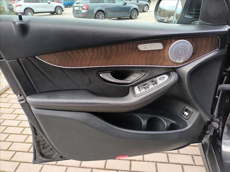 Mercedes-Benz GLC 2,0 300d,180kw,AMG,ČR,PANORAMA - fotka 16 z 39