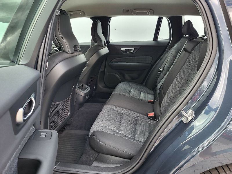 Volvo V60 CORE B4 FWD 145kW - fotka 9 z 32