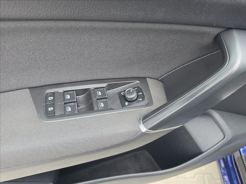 Volkswagen Touran 1,4 TSi 110KW DSG Highline 7MÍ - fotka 15 z 50