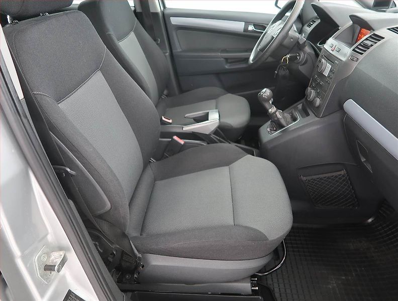 Opel Zafira (2005) 1.6, 7 míst, Tažné, dobrý stav - fotka 9 z 16