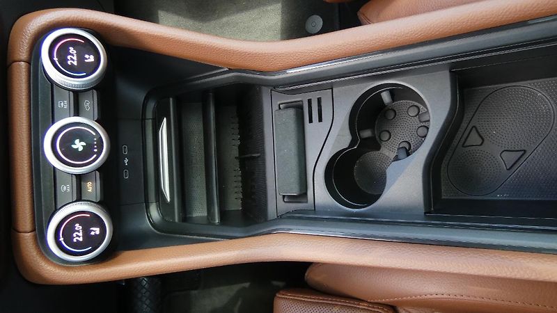 Škoda Kodiaq 2,0 TDi Selection 142 kW 4x4 D - fotka 18 z 27