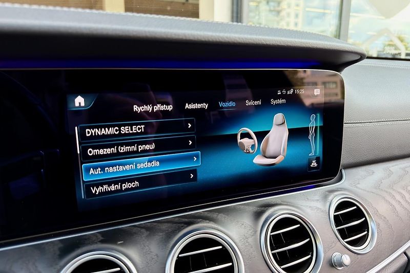 Mercedes-Benz Třídy E (2020) E 220d 4Matic AMG Line - fotka 98 z 112