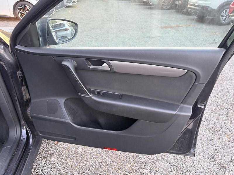 Volkswagen Passat 1.6TDI 77KW - fotka 31 z 36